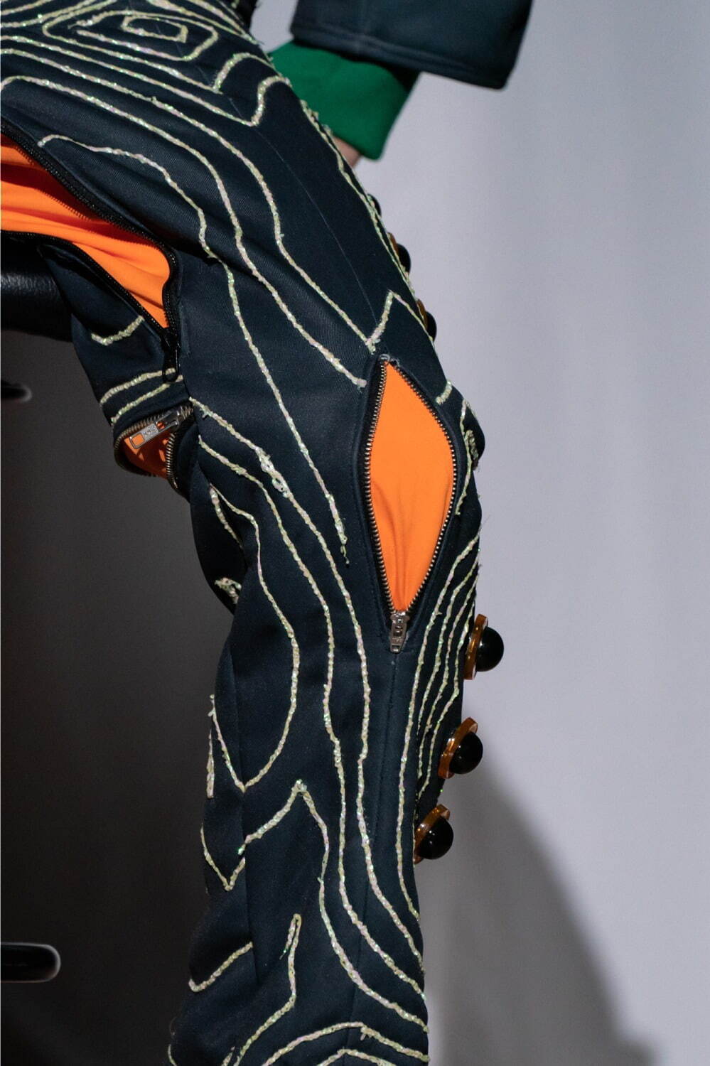ピップエレキバン初のファッション「コリナイ・コレクション」未来の“肩がこらない服”5作品を公開！｜写真3