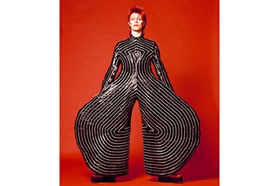 山本寛斎の復活コレクションが伊勢丹新宿の初売りに！デヴィッド・ボウイの衣装のレプリカも展示