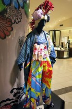 山本寛斎の復活コレクションが伊勢丹新宿の初売りに！デヴィッド・ボウイの衣装のレプリカも展示｜写真49