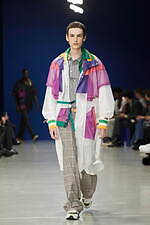 カラー 2023年春夏ウィメンズ＆メンズコレクション - わずかな歪みを内包し、順応するバランス｜写真2