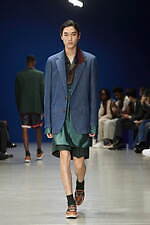 カラー 2023年春夏ウィメンズ＆メンズコレクション - わずかな歪みを内包し、順応するバランス｜写真11