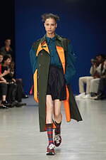 カラー 2023年春夏ウィメンズ＆メンズコレクション - わずかな歪みを内包し、順応するバランス｜写真12