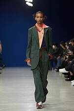 カラー 2023年春夏ウィメンズ＆メンズコレクション - わずかな歪みを内包し、順応するバランス｜写真18