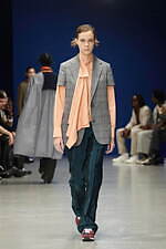 カラー 2023年春夏ウィメンズ＆メンズコレクション - わずかな歪みを内包し、順応するバランス｜写真19