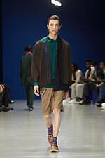 カラー 2023年春夏ウィメンズ＆メンズコレクション - わずかな歪みを内包し、順応するバランス｜写真23