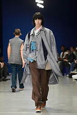 カラー 2023年春夏ウィメンズ＆メンズコレクション - わずかな歪みを内包し、順応するバランス｜写真24