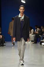 カラー 2023年春夏ウィメンズ＆メンズコレクション - わずかな歪みを内包し、順応するバランス｜写真26