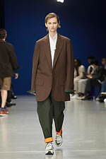 カラー 2023年春夏ウィメンズ＆メンズコレクション - わずかな歪みを内包し、順応するバランス｜写真27