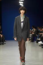 カラー 2023年春夏ウィメンズ＆メンズコレクション - わずかな歪みを内包し、順応するバランス｜写真28