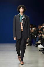 カラー 2023年春夏ウィメンズ＆メンズコレクション - わずかな歪みを内包し、順応するバランス｜写真33