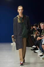 カラー 2023年春夏ウィメンズ＆メンズコレクション - わずかな歪みを内包し、順応するバランス｜写真36