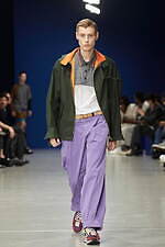 カラー 2023年春夏ウィメンズ＆メンズコレクション - わずかな歪みを内包し、順応するバランス｜写真41