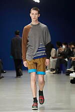 カラー 2023年春夏ウィメンズ＆メンズコレクション - わずかな歪みを内包し、順応するバランス｜写真42