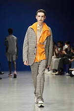 カラー 2023年春夏ウィメンズ＆メンズコレクション - わずかな歪みを内包し、順応するバランス｜写真47