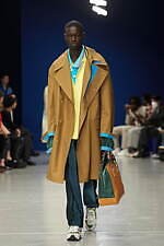 カラー 2023年春夏ウィメンズ＆メンズコレクション - わずかな歪みを内包し、順応するバランス｜写真49