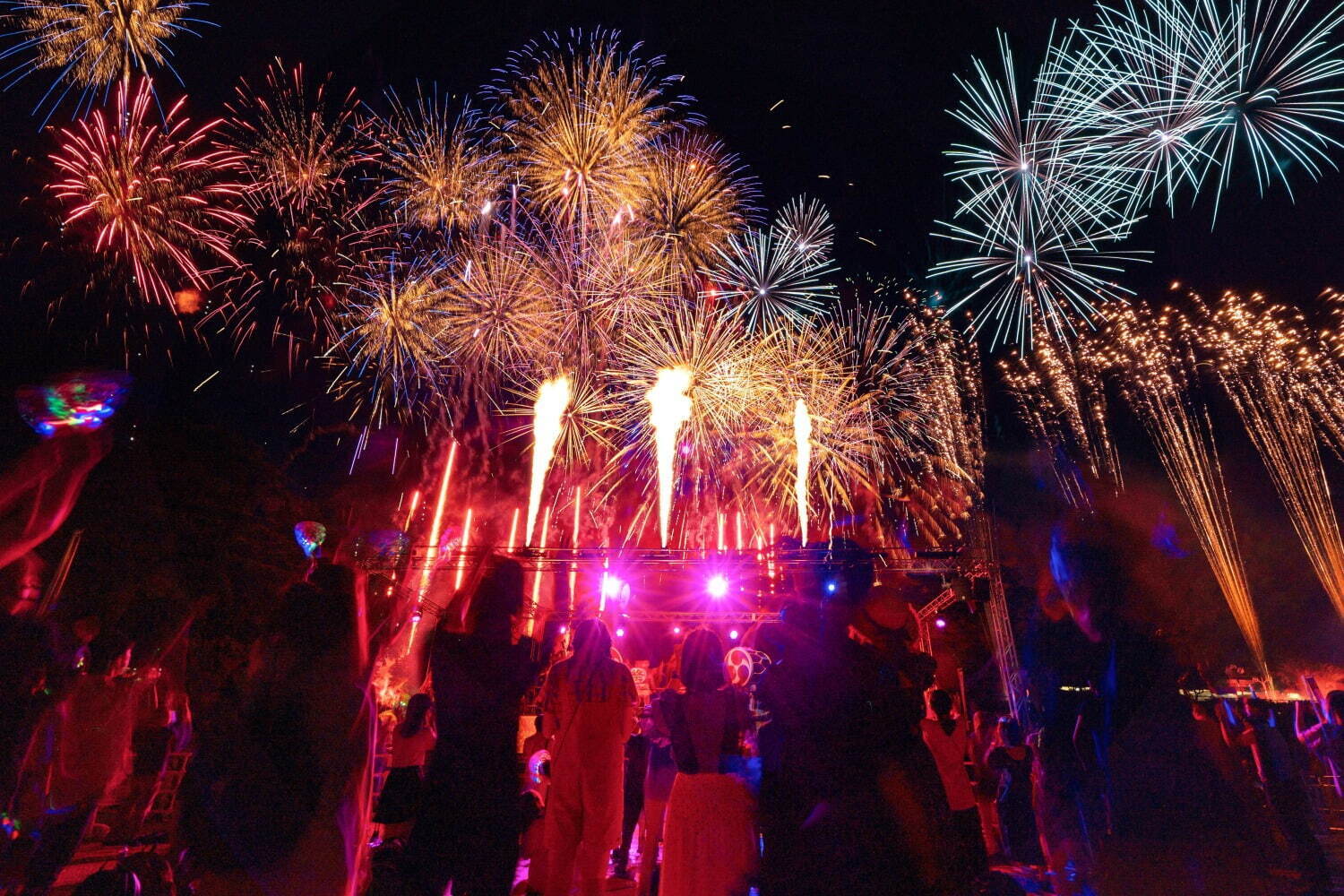 西武園ゆうえんち「大夏まつり」大花火が上がるナイトフェス＆大量の水が降り注ぐ“大水合戦”｜写真1