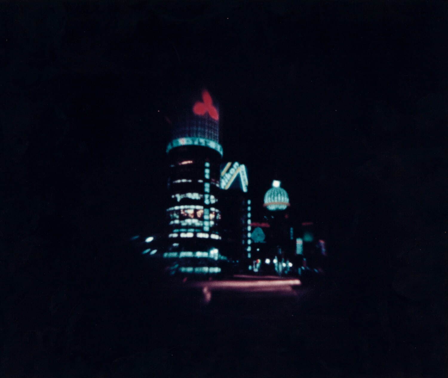 山中信夫《カラー・ピンホール(1)》1973年