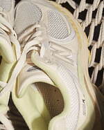 オーラリー(AURALEE), ニューバランス(New Balance) 2002R｜写真5