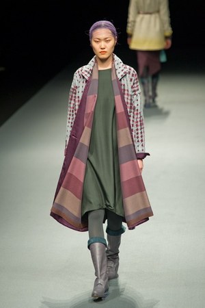 まとふ(matohu)、2010-2011年秋冬コレクション｜写真2