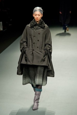 まとふ(matohu)、2010-2011年秋冬コレクション｜写真17
