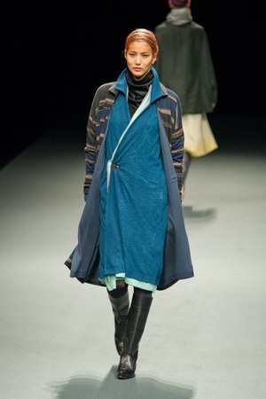 まとふ(matohu)、2010-2011年秋冬コレクション｜写真25
