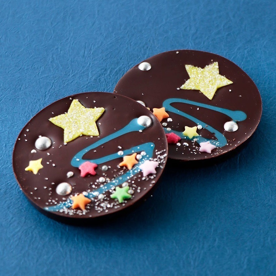 「七夕スイーツ」西武池袋本店に、“天の川”を飾ったショコラ＆星を浮かべた“夜空”のような羊羹｜写真1