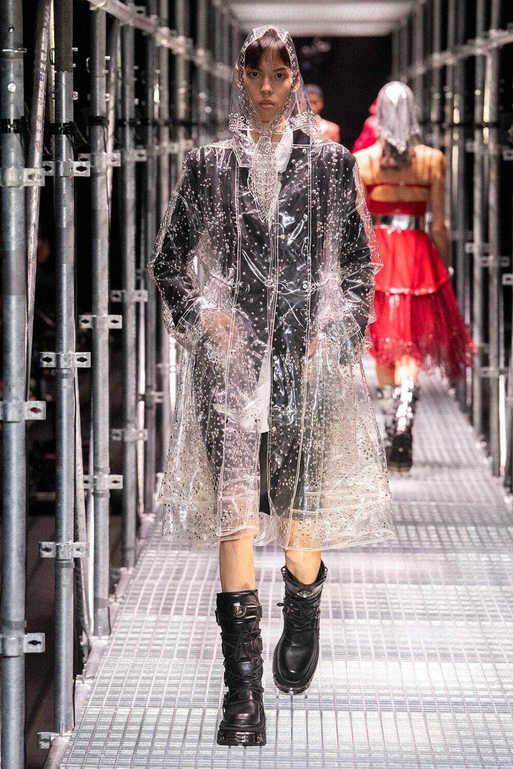 パコ ラバンヌ 2023年春夏コレクション - 未知の力に立ち向かう女性の力強さを投影｜写真9