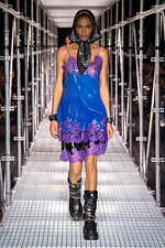 パコ ラバンヌ 2023年春夏コレクション - 未知の力に立ち向かう女性の力強さを投影｜写真2