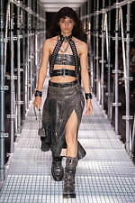 パコ ラバンヌ 2023年春夏コレクション - 未知の力に立ち向かう女性の力強さを投影｜写真12