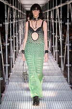 パコ ラバンヌ 2023年春夏コレクション - 未知の力に立ち向かう女性の力強さを投影｜写真30