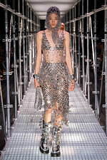 パコ ラバンヌ 2023年春夏コレクション - 未知の力に立ち向かう女性の力強さを投影｜写真38