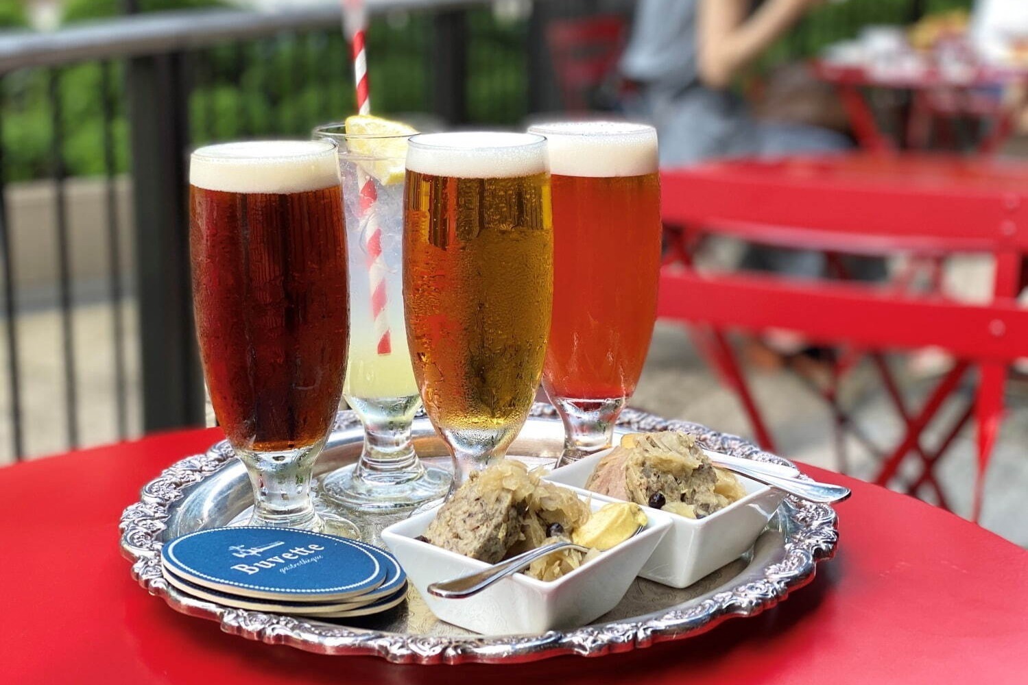 ハイボール｜東京ミッドタウン日比谷・ブヴェットの「ビアテラス」、テラス席で楽しむビール＆フレンチ