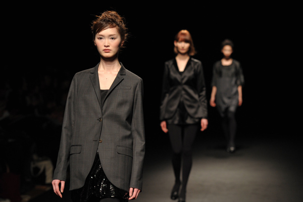 サポートサーフェス 2010-11年秋冬 ウィメンズ コレクション