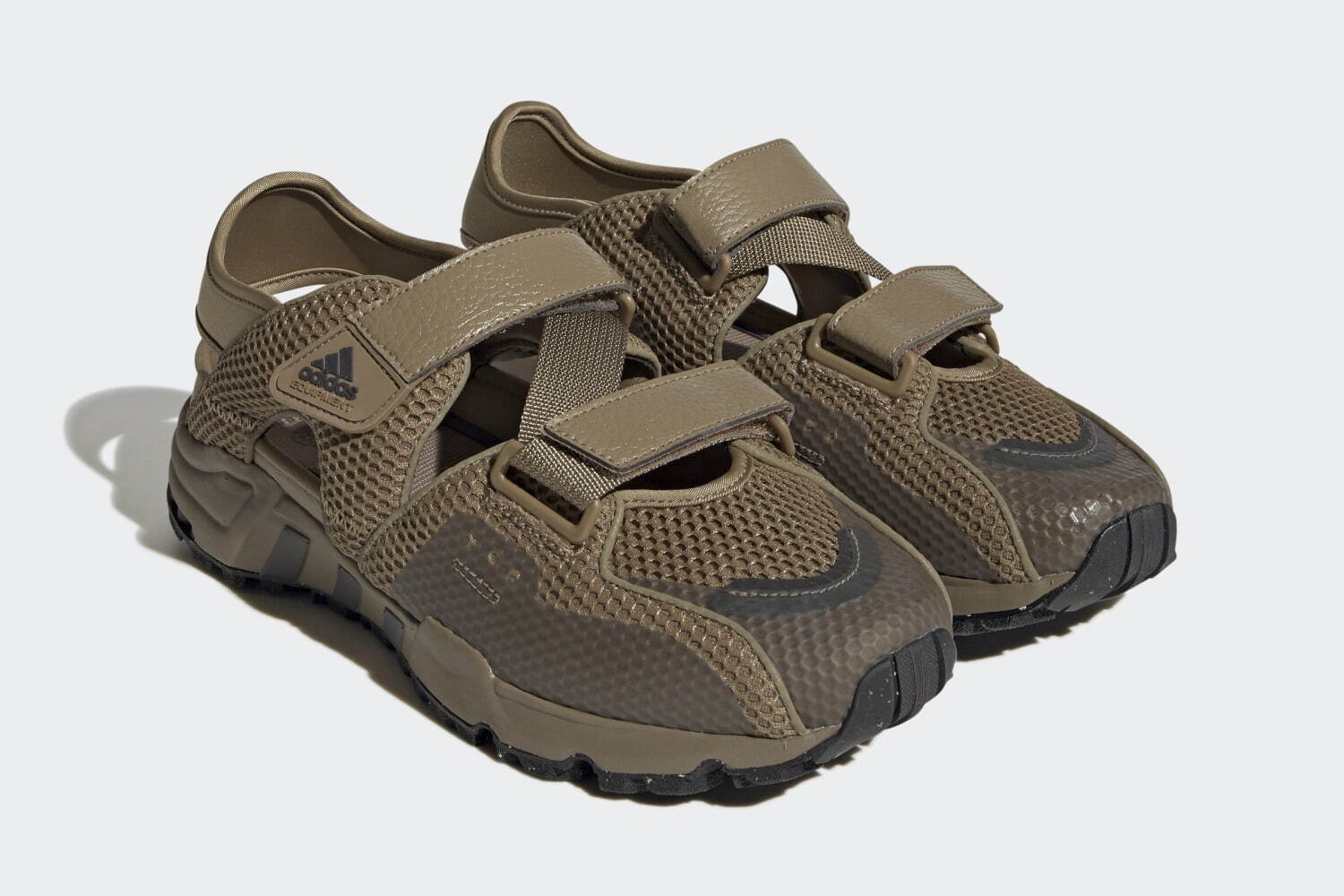 アディダス オリジナルスの新作スニーカーサンダル「EQT93 SNDL