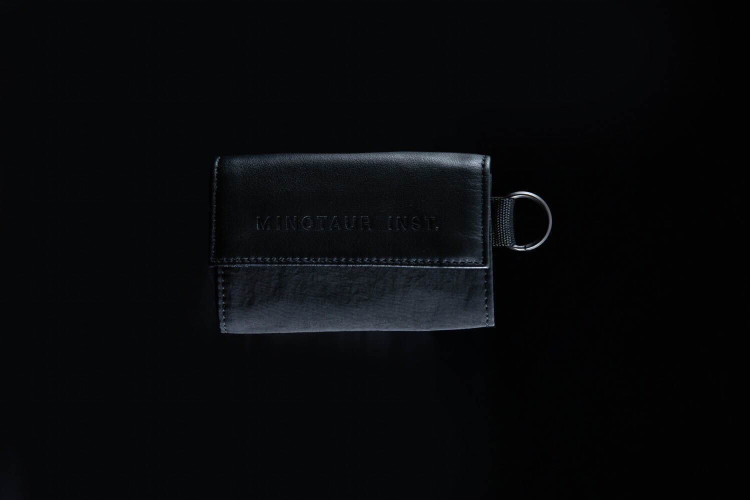 〈ミノトール インスト×ポーターのミニ財布〉「禅」に着想を得た“袈裟袋”風デザイン