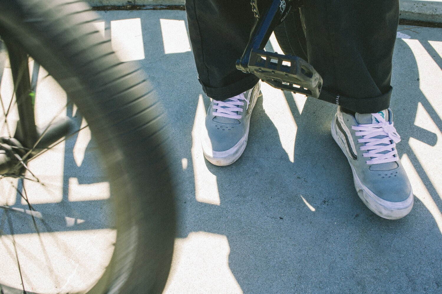 メーカー不明　BMX 20インチ vans グレー プロの工場製合金Hi-Tenスチールフレームフリースタイル自転車20