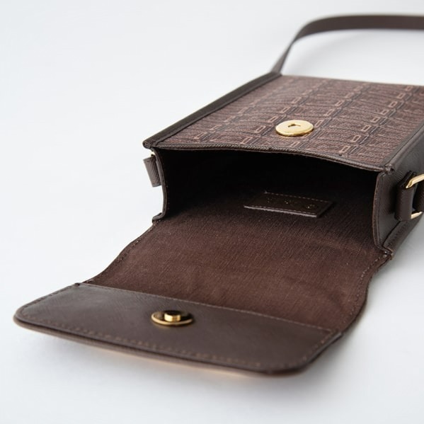 Q-pot.“ビターチョコレート”柄の新作ミニバッグ、スマートフォンやミニ財布を収納｜写真6
