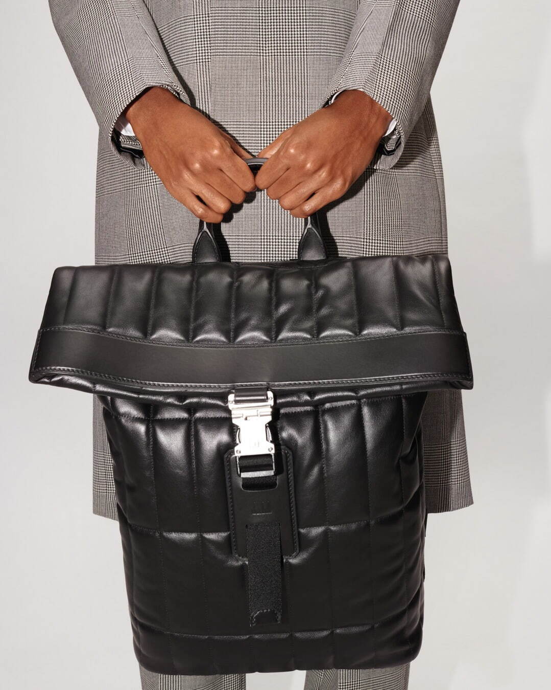 ダンヒル新作「ローラガス」財布＆バッグ、ライター着想のパネルデザイン - ファッションプレス
