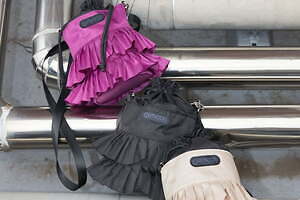 ローズ バッドのアウトドアプロダクツ別注バッグ、2WAYフリル巾着＆ミニボストン