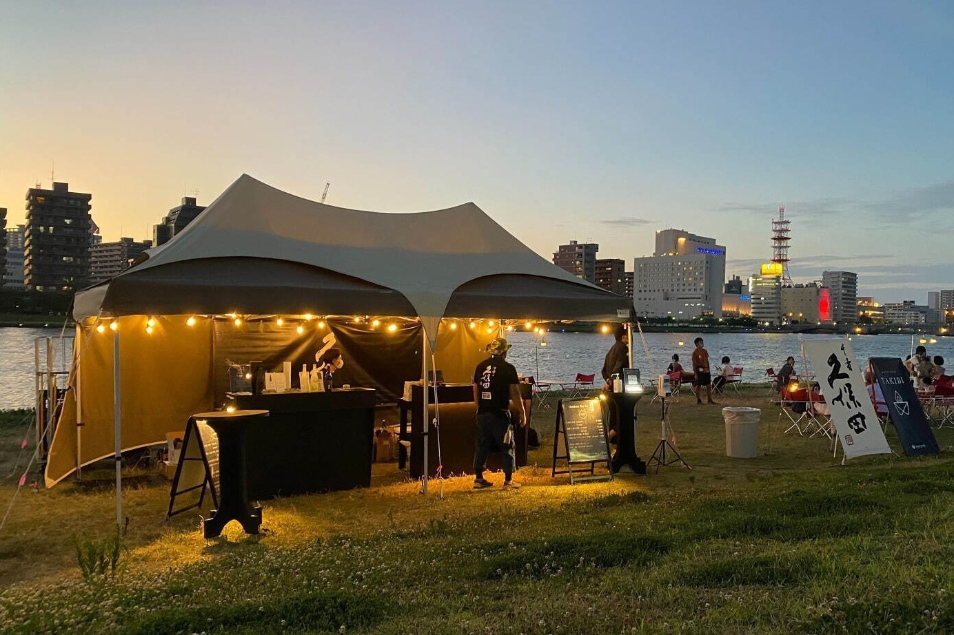 おつまみ｜スノーピーク”アウトドア向け”日本酒「久保田 雪峰」川沿いで楽しめるバーが新潟に