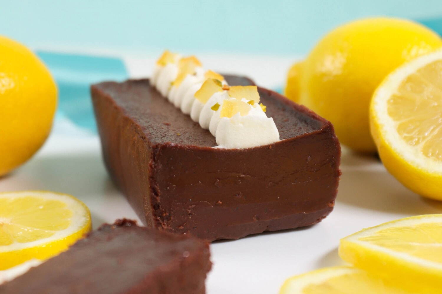 ケンズカフェ東京から夏限定「檸檬ガトーショコラ」レモンの酸味を効かせた冷たいガトーショコラ