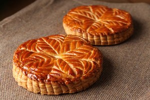 ジョエル・ロブションから新年を祝う仏・伝統菓子「ガレット デ ロワ