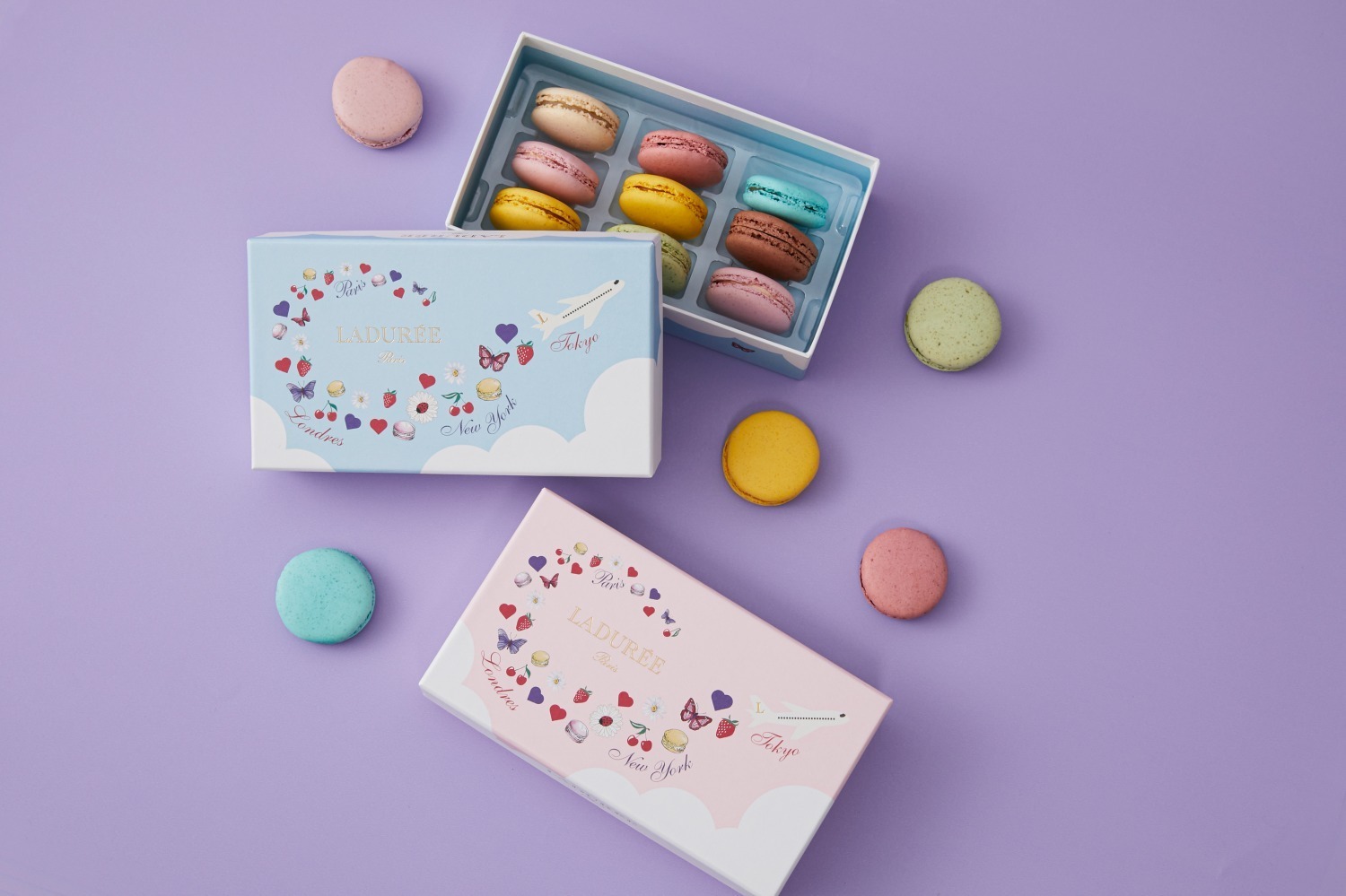 ラデュレ“飛行機”モチーフの新作マカロンボックス「ビアンヴニュ！」東京やパリのロゴを配して