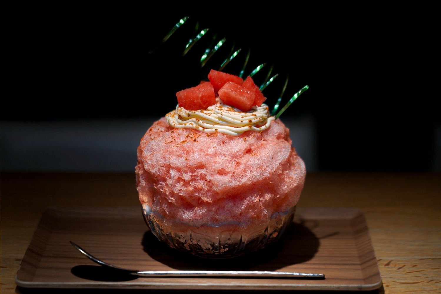 サラベス×人気かき氷「氷屋ぴぃす」限定セットメニュー、特製エッグベネディクトやかき氷の組み合わせ