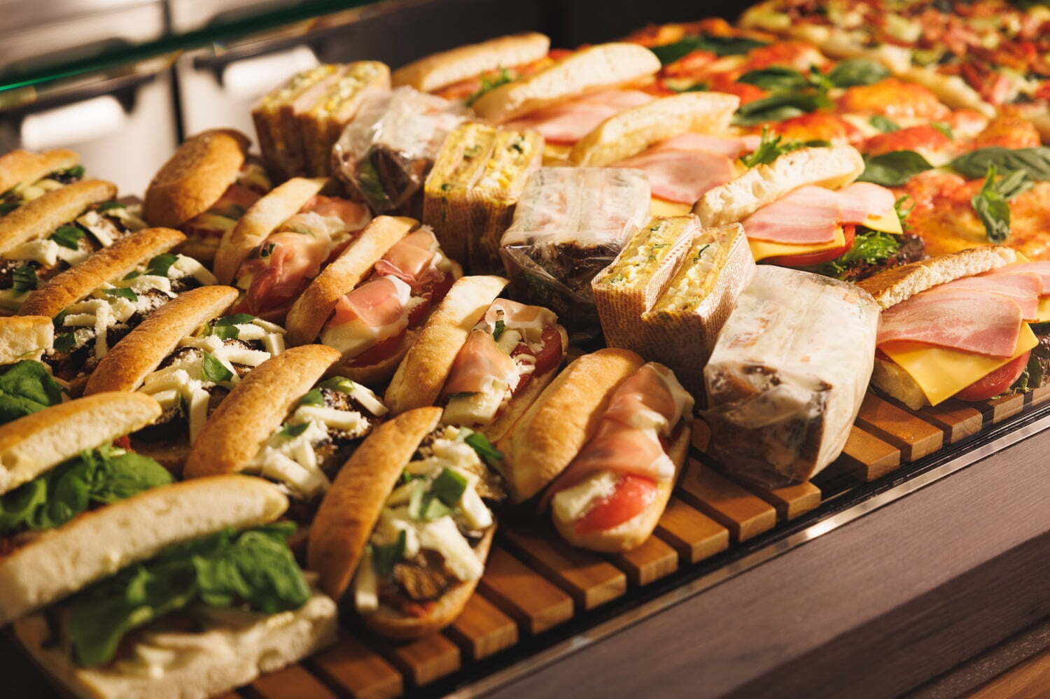 カレー｜「カフェ サーティースリー」皇居外苑・北の丸公園内にオープン、自家製ピッツァ＆フルーツタルトなど