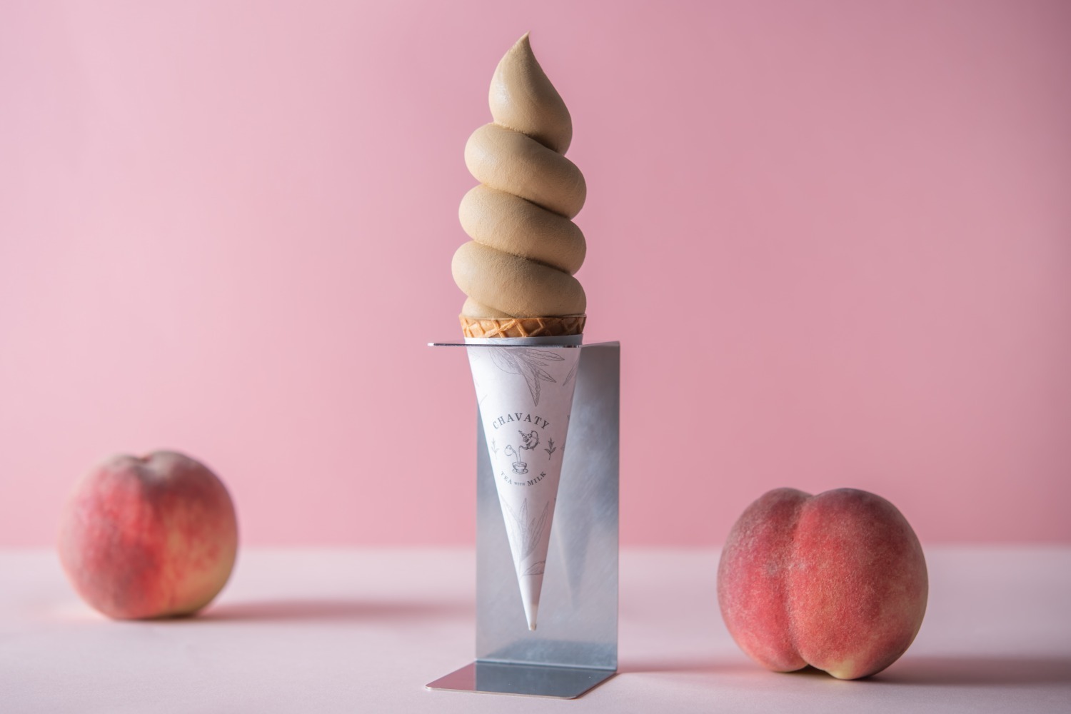 チャバティ“紅茶×白桃”の新作アイス「ピーチティーソフトクリーム」芳醇な甘みと爽やかな後味