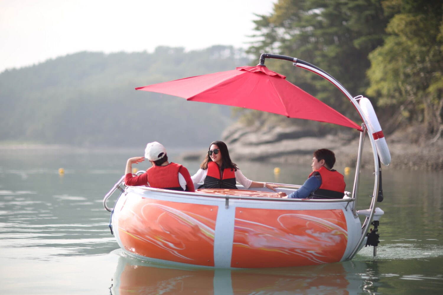メッツァビレッジの新アウトドア体験、“湖畔で楽しむ”手ぶらBBQや6人乗りアイランドボート｜写真4