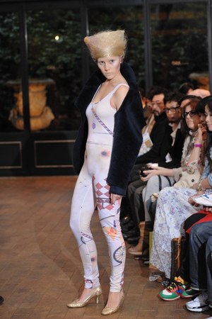 ジャズカッツェ(jazzkatze)、2010-2011年秋冬コレクション｜写真19
