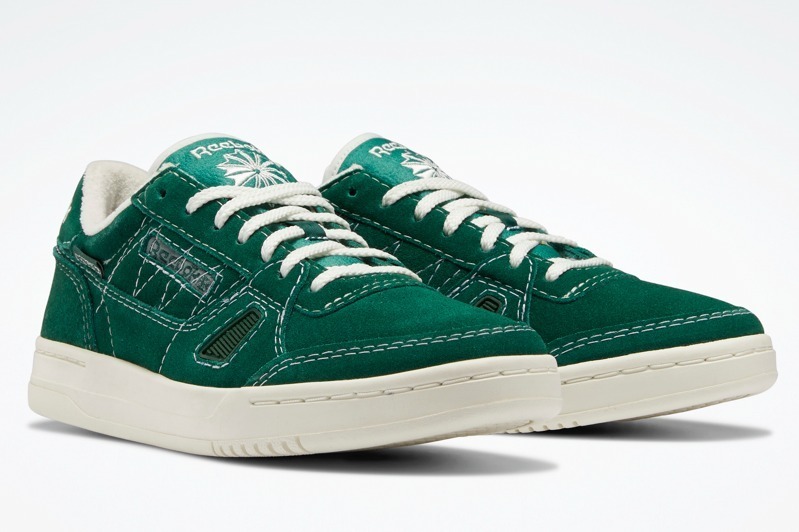 リーボックの新作スニーカー“ギザギザステッチ”のアッパー、雑誌『スニーズ マガジン』とコラボ