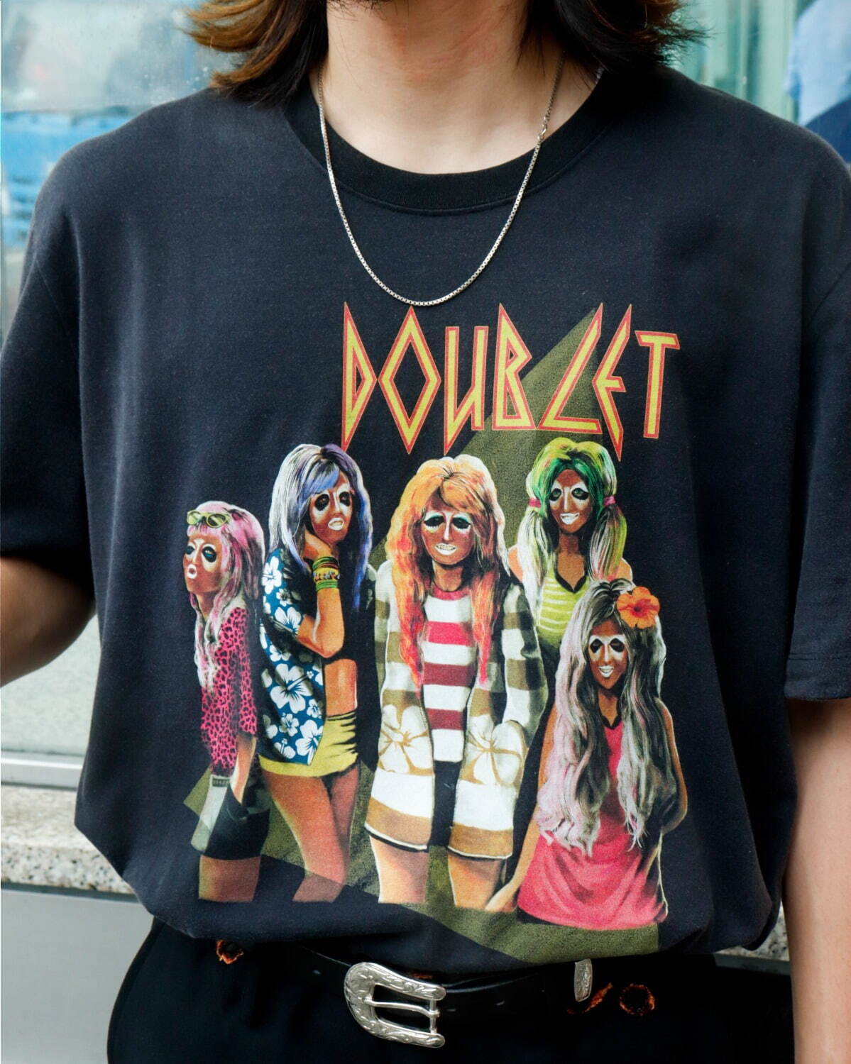 ダブレット×ウィズムのコラボTシャツ、ロックバンド風“渋谷のギャル”をプリント｜写真10